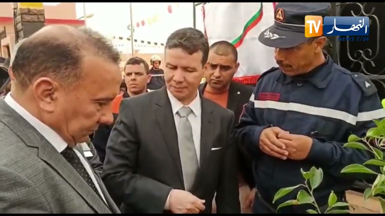 بوعلام بوغلاف بغرداية يستجيب لطلب رئيسة جمعية تشجير بالمنصورة و يشاركها عملية غرس شجرة