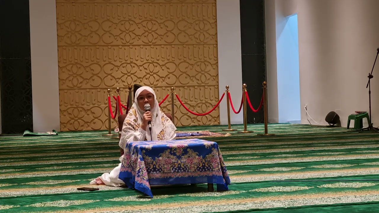 Kajian Subuh bersama Ibunyai Mar'atus Sholikhah di Masjid Agung Jawa Tengah ( Magelang )