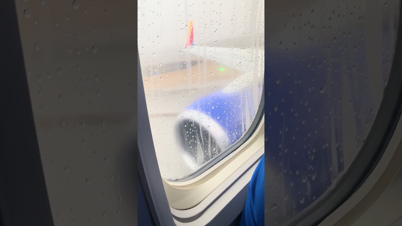 Foggy rainy takeoff from Atlanta on a Southwest Boeing 737-700