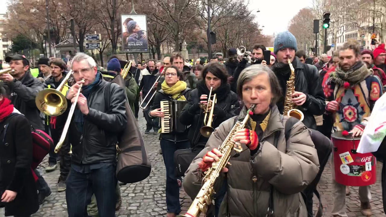 Bella Ciao at the “Gilets Jaunes” demonstration, Paris Jan 12, 2019