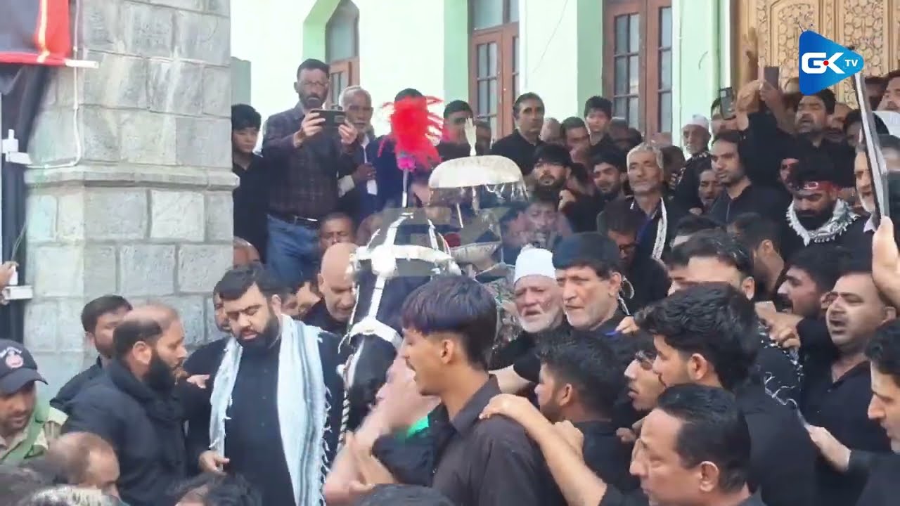Тысячи людей приняли участие в процессии в честь дня Ашура в Сринагаре