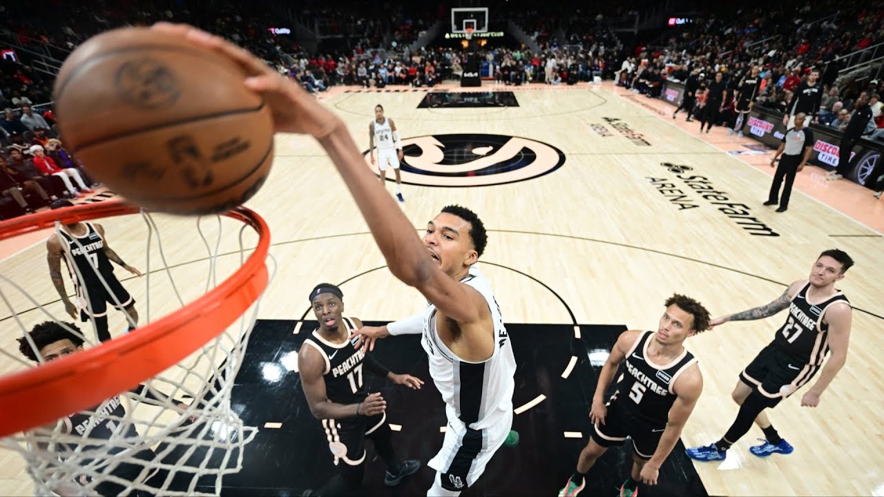 Wemby 100 Straight Games With Block! 1 Hand Lob Efficient 26 Pts vs Hawks!