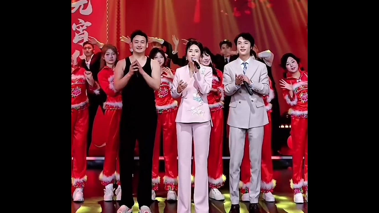 云朵携演出团队演唱《感谢有你》致谢歌迷2026元宵节直播秀