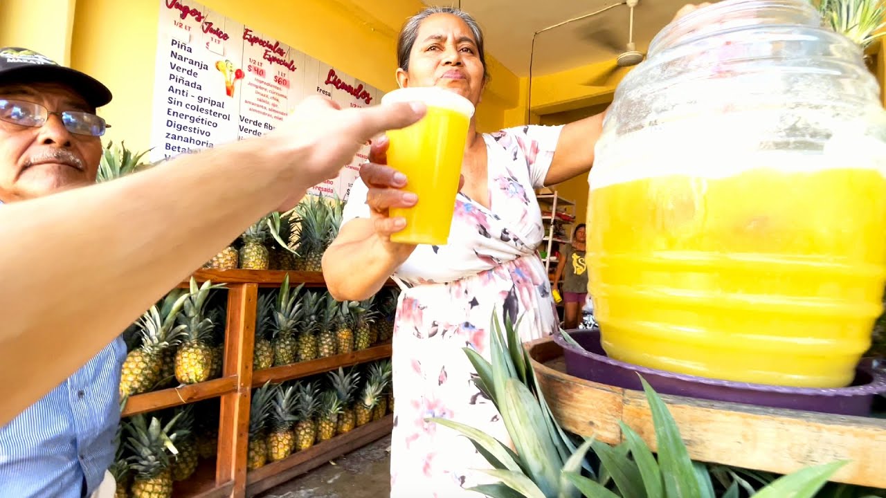 I Found The Best Pineapple Juice in Mexico 🇲🇽