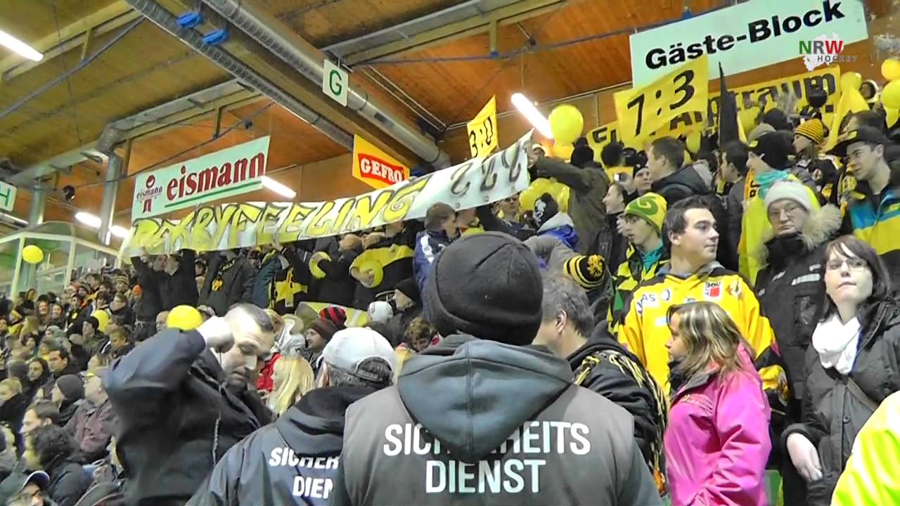 Bayernliga: Choreo des ERC Sonthofen beim Derby in Memmingen