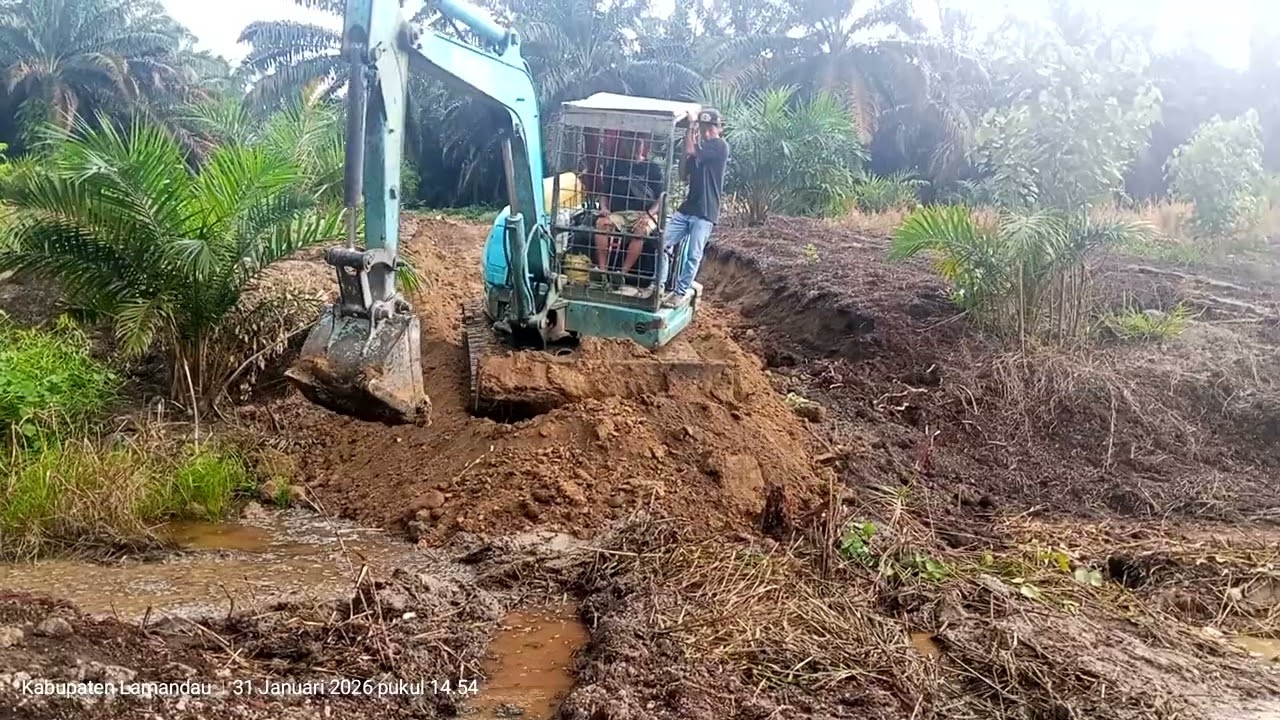 Eksa 50 bikin jumbatan kecil#excavator #xcavator #jalanyangjauhjanganlupapulang 
