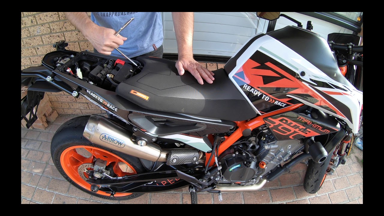 KTM 890 Duke R Powerparts Seat Install