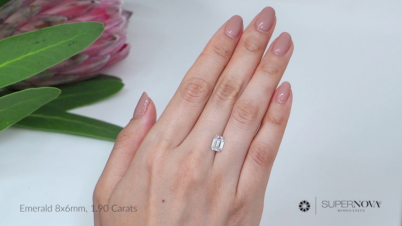 SUPERNOVA Moissanite Emerald 8x6mm