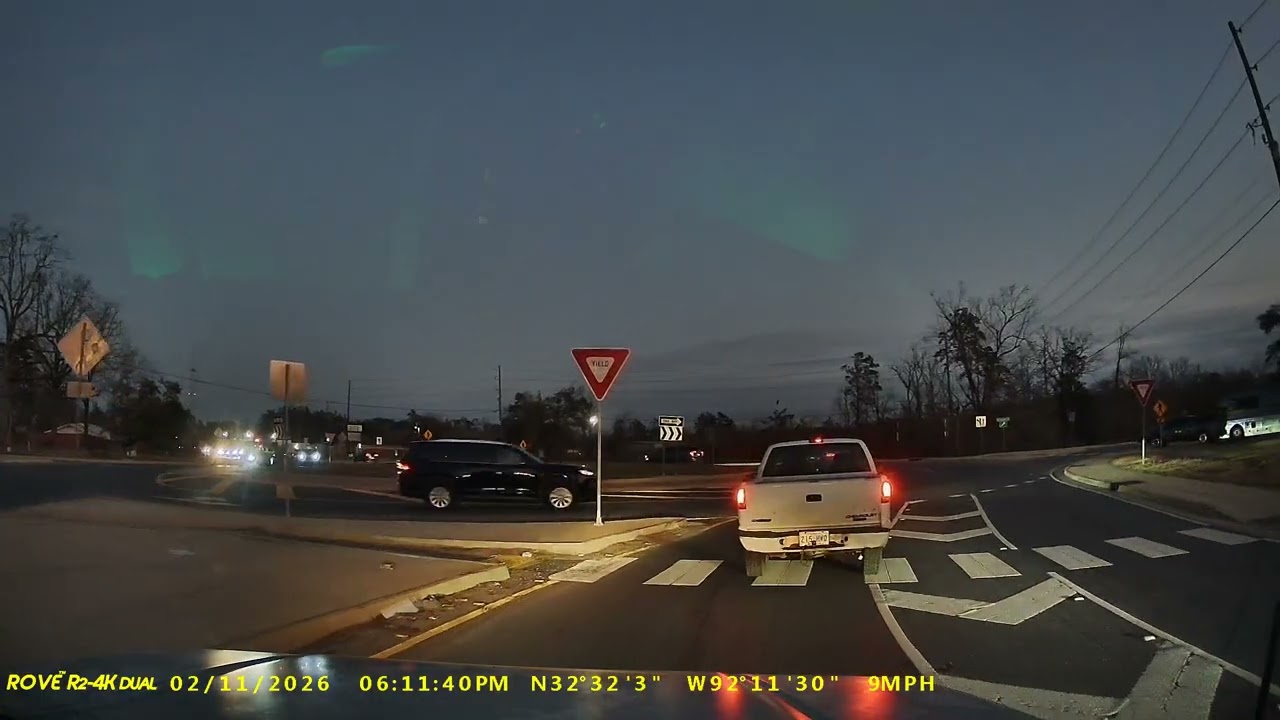 Bad Driver Fails to Yield at Roundabout