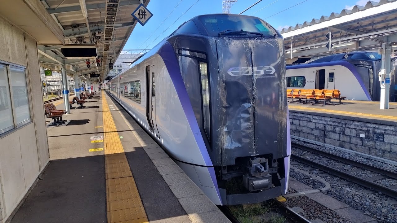 [昨日の国立駅で人身事故の当該編成で痛々しいボッコボコの貫通扉なのに、運用続けるとは…]E353系 S106編成 臨時特急あずさ78号新宿行が松本駅4番線を発車するシーン