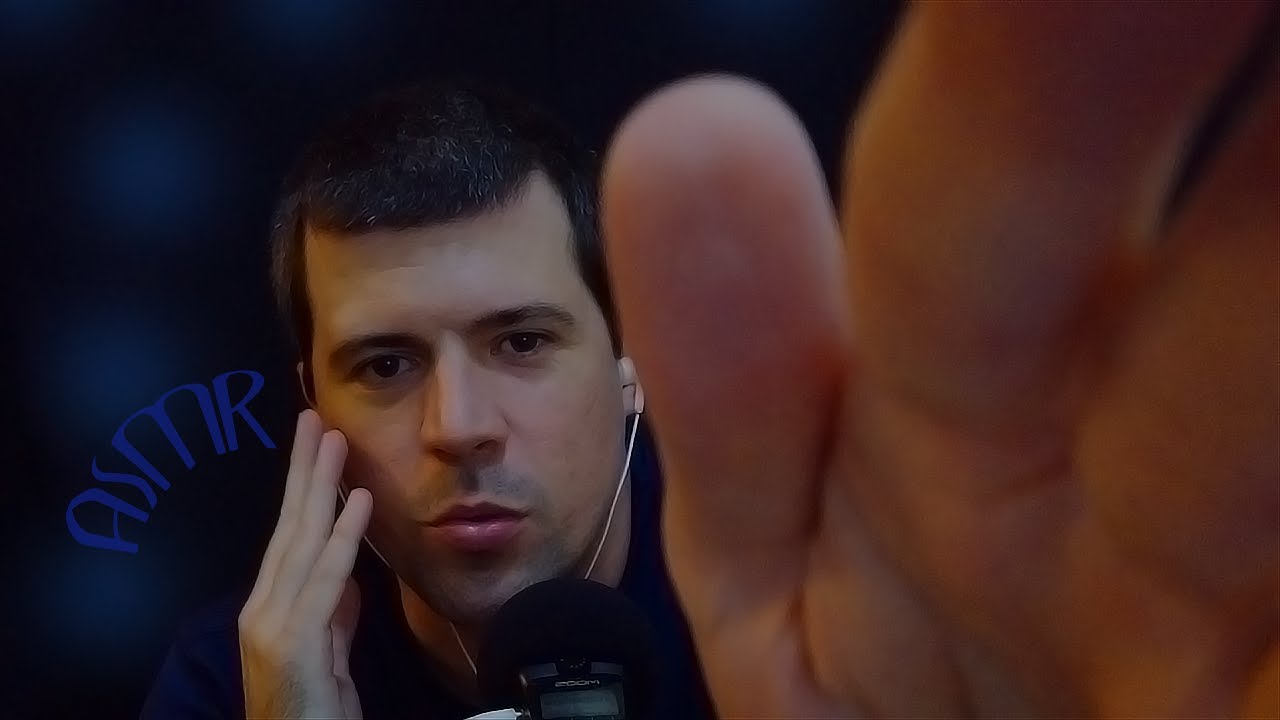 ASMR: MASSAGEM e toque ESPELHADO no seu rosto com sons de BOCA e TAPPING na case do MICROFONE