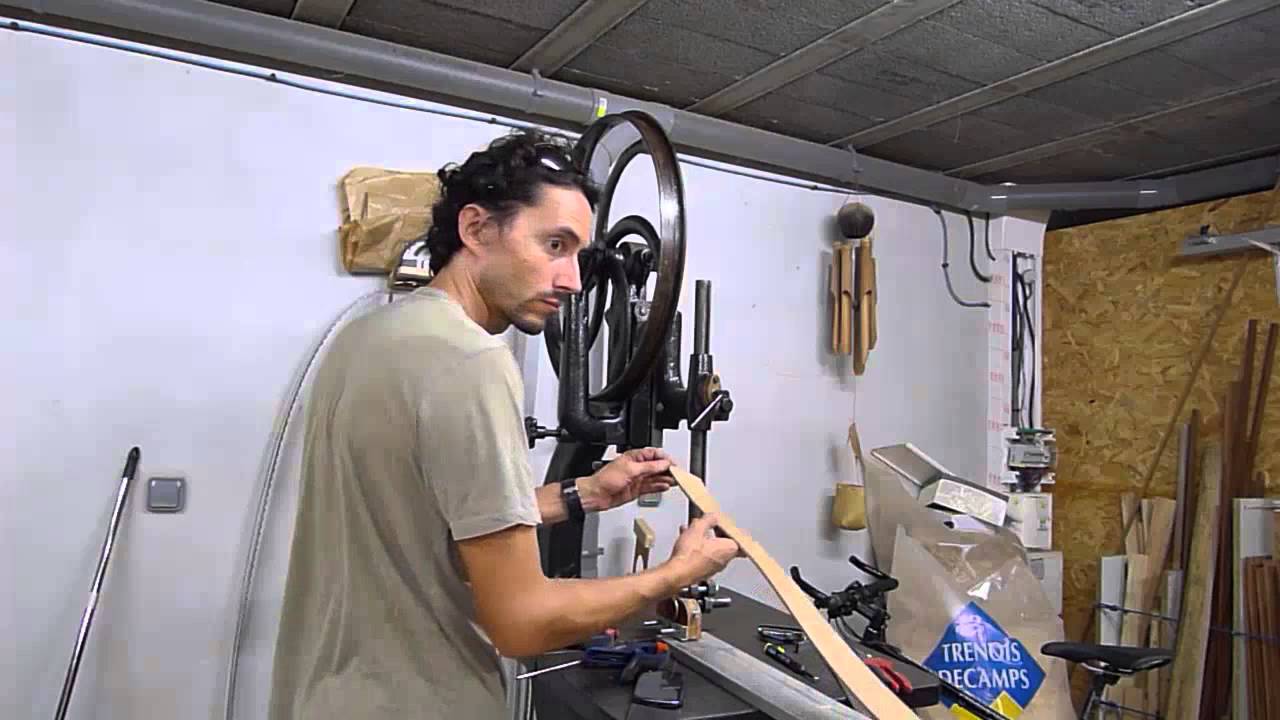 Travail du bois - Changer les garnitures des volants d'une scie à ruban