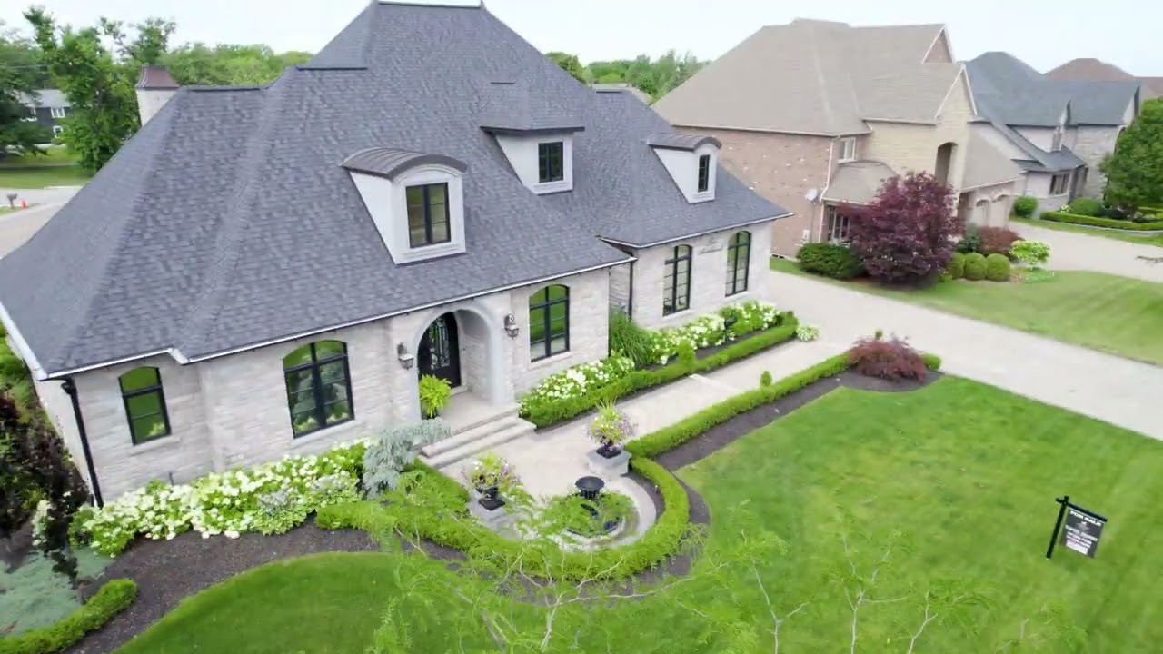 2 Sandalwood Crescent, Niagara-on-the-Lake