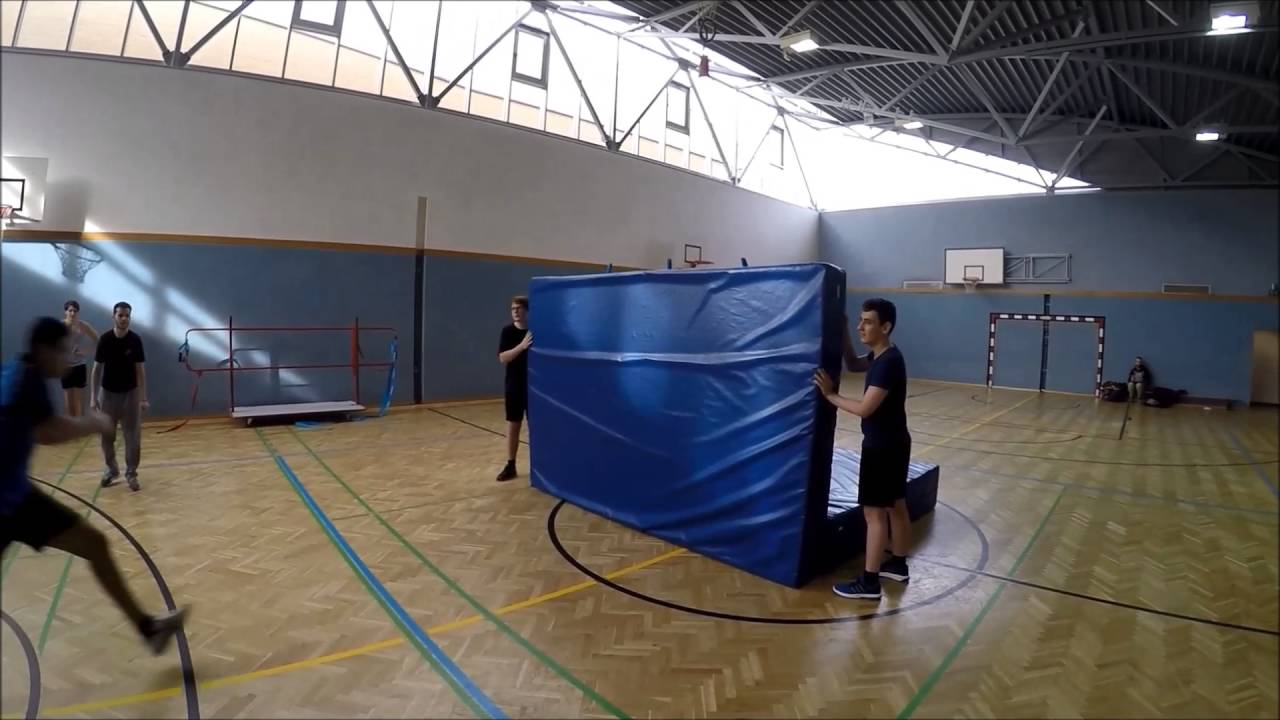 Mauer einreißen- Sportunterricht