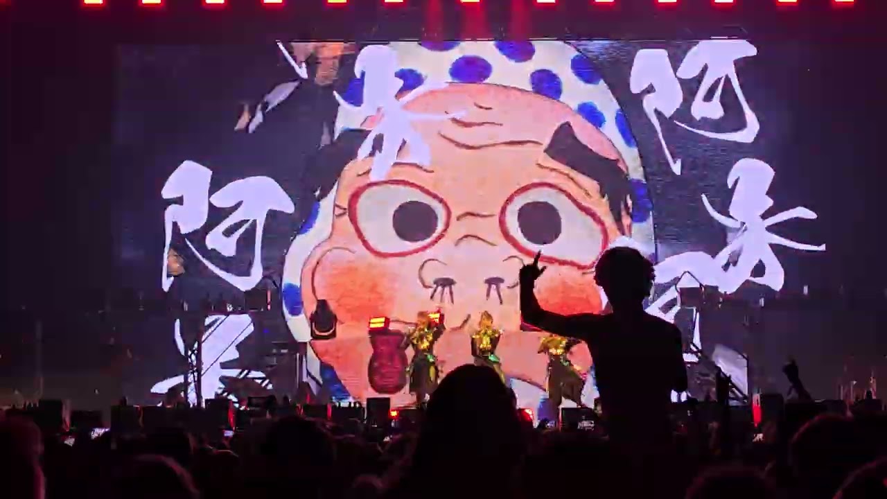 Babymetal - メタリ！！/ METALI with Kami Band intro at AFAS Live