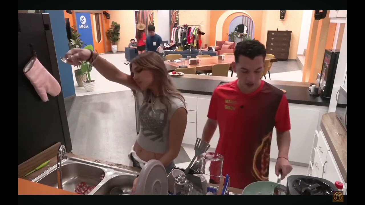 Y esas miradas Mario? La Academia 2024. #MarLara y #MarioGirón