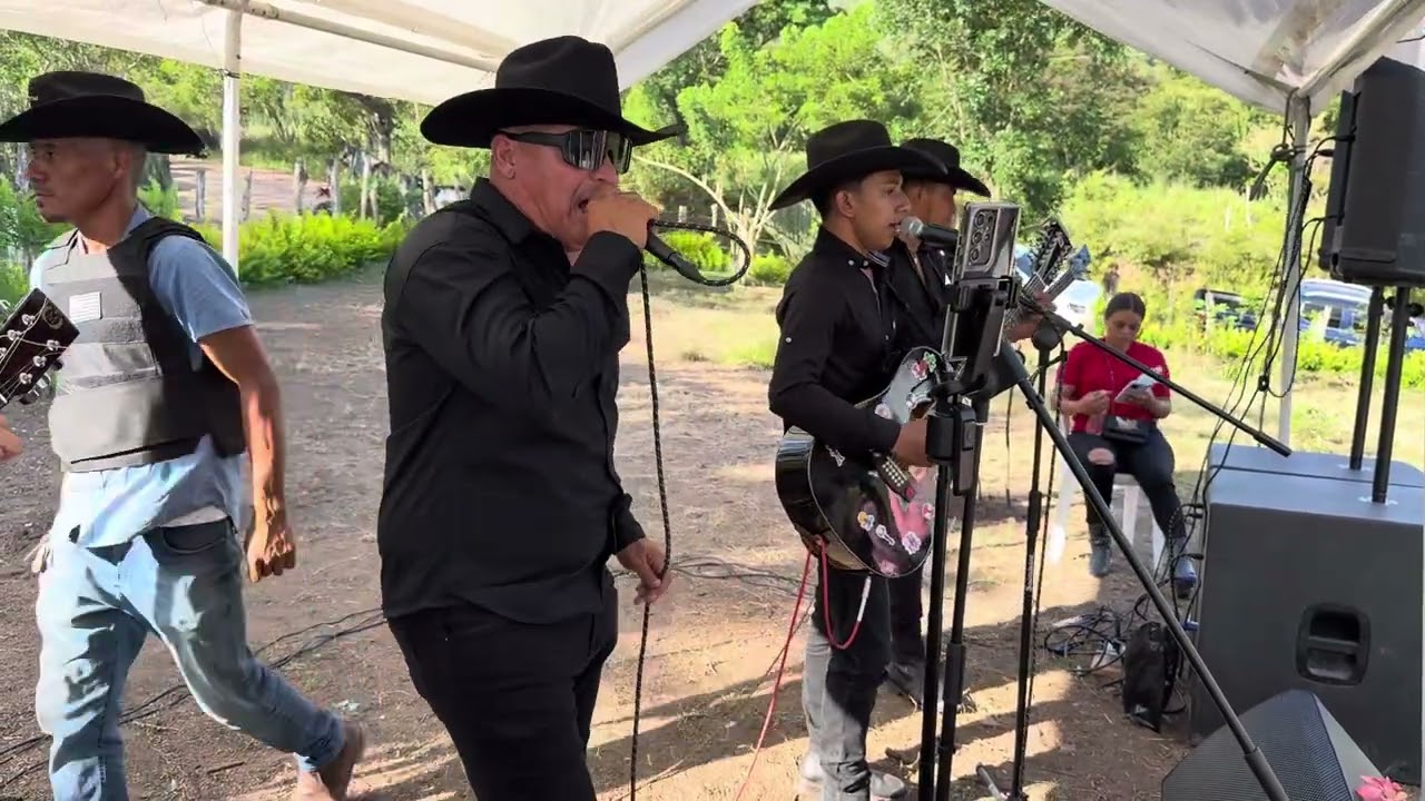 Inquietos de Olancho. Se Fue Mí Amor Bonito