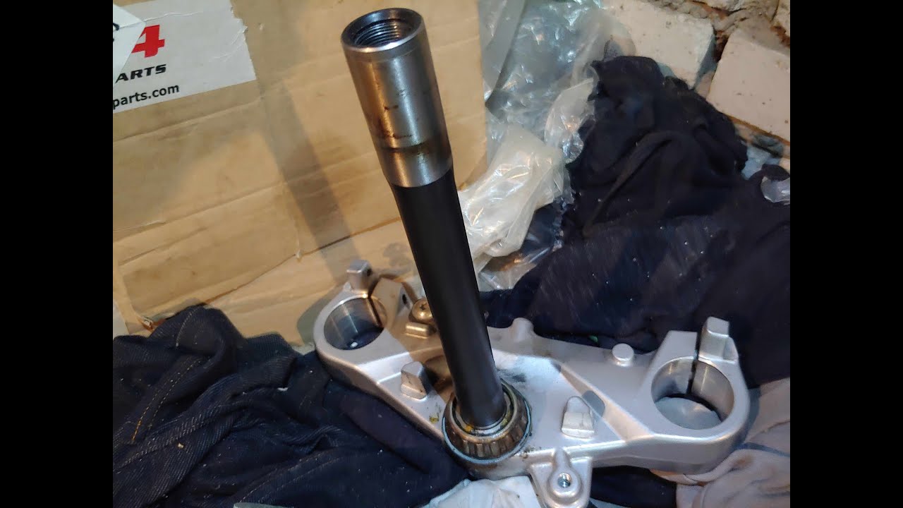 Steering head bearings replacement BMW F800R