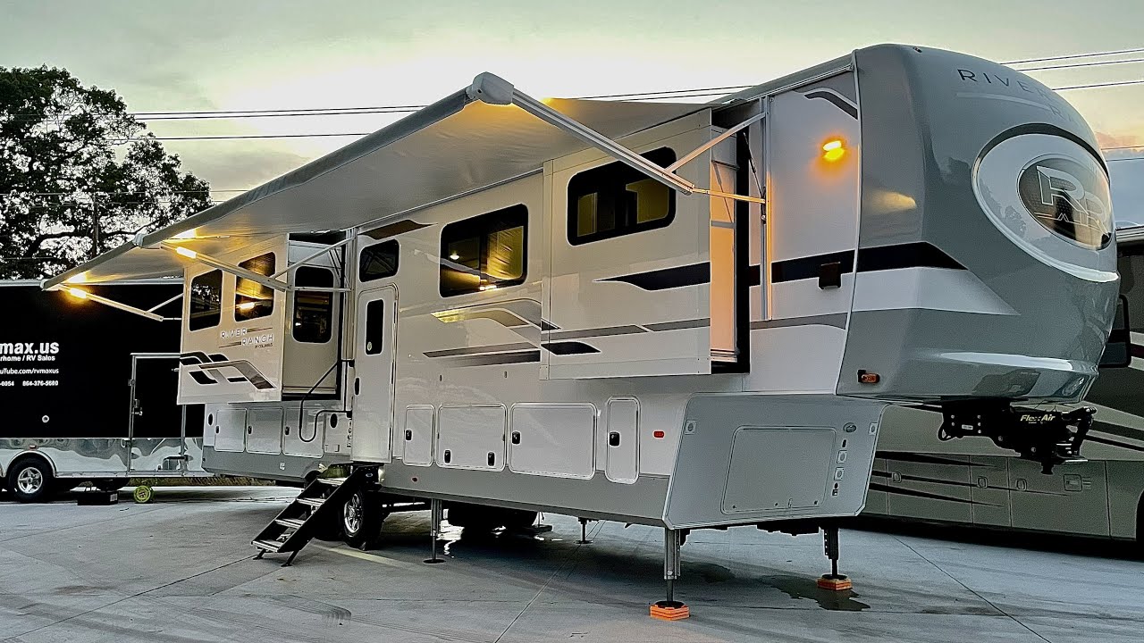 WORLD’S FIRST ONE LEVEL DESIGN 2021 River Ranch 390RL SOLD