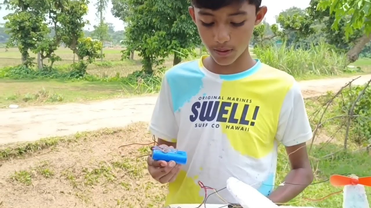 প্রত্যন্ত অঞ্চলে  পাওয়া গেল  এক  ছোট্ট সাইন্টিস্ট