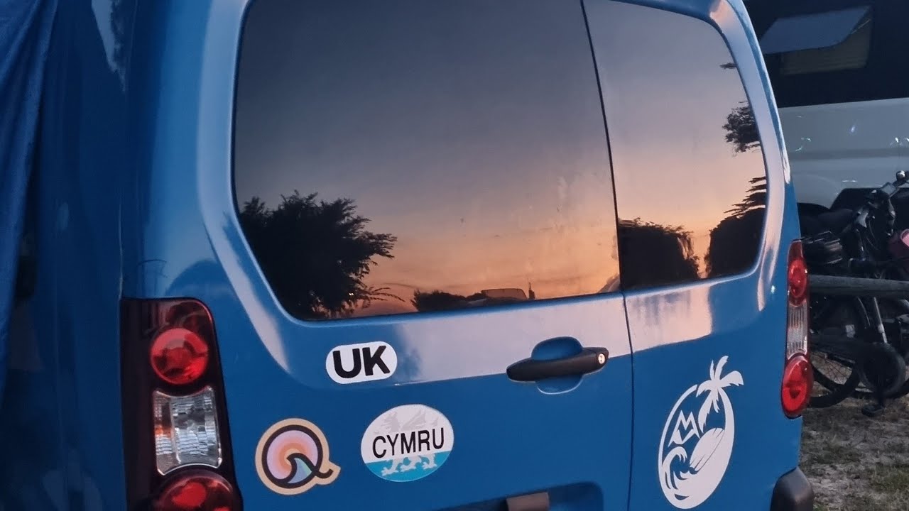 Micro camper van (Peugeot Partner L2) tour