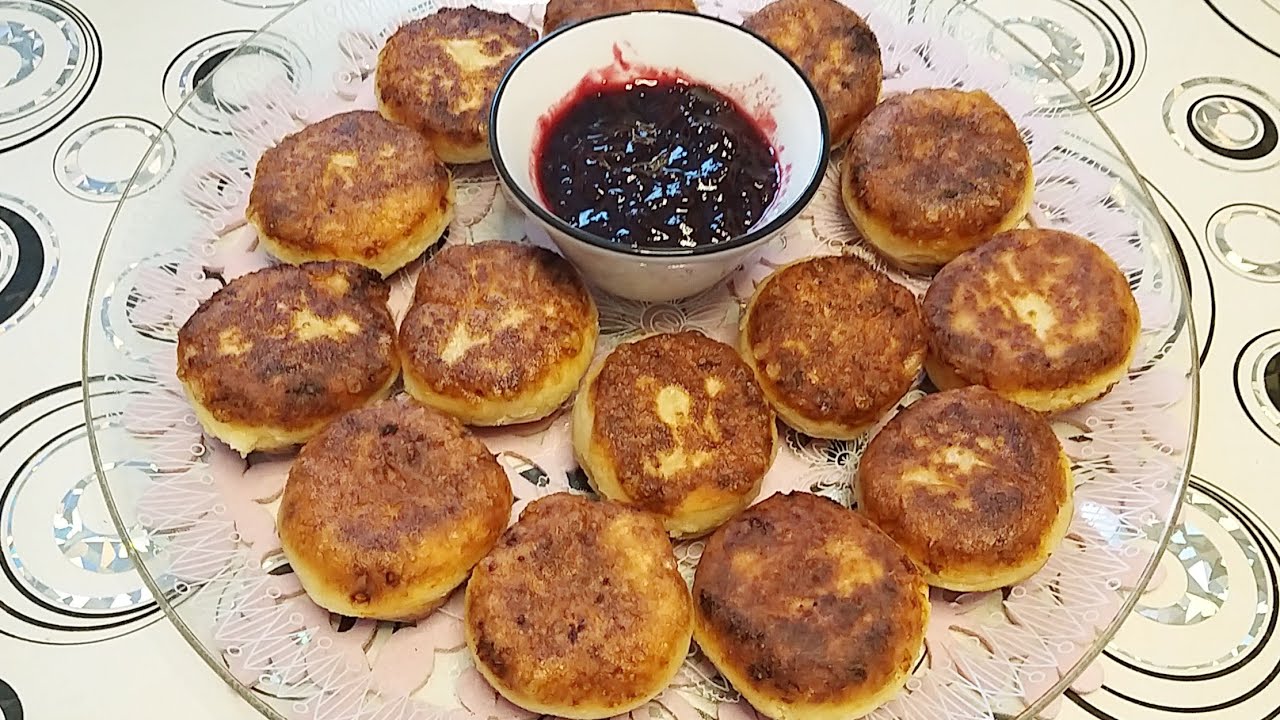 Наш завтрак сырники очень вкусные/ попробуйте и вам понравятся .