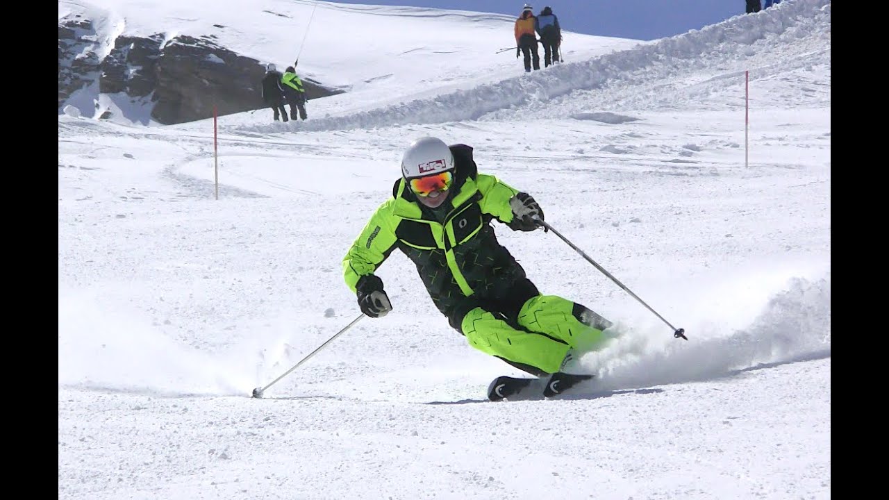 Харальд и Диана из компании Harb Ski Systems выполняют два типа коротких поворотов.
