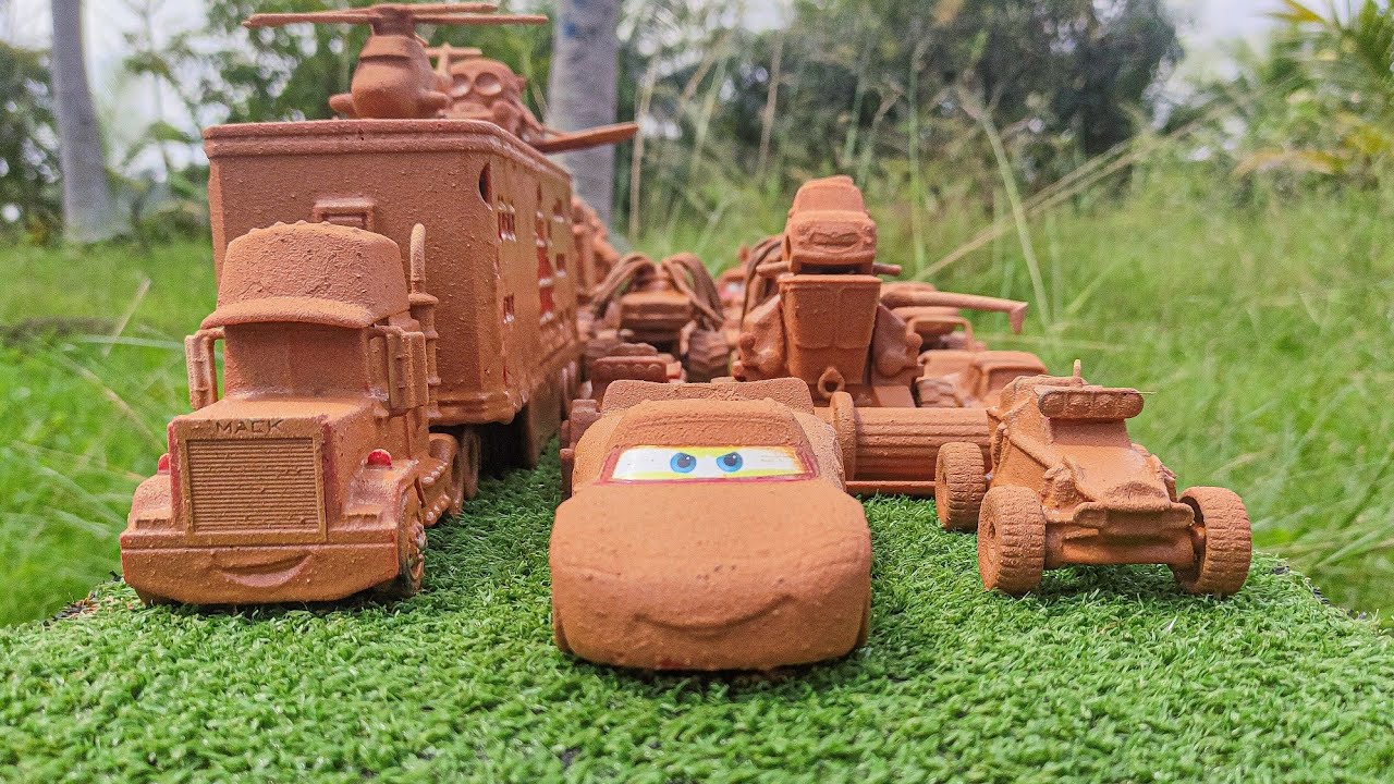 Clean up a lot of Disney cars & muddy toy car convoys
