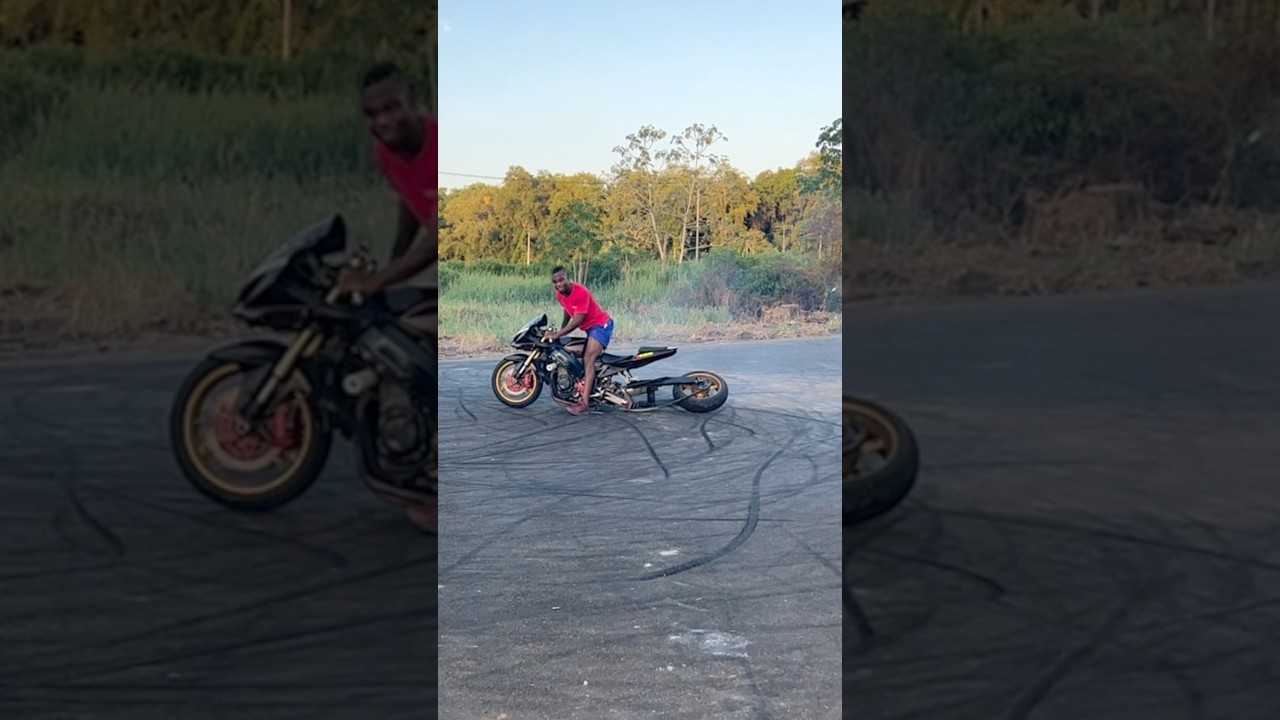 Sport bike swingarm snaps in half 😱 (via 100shotsbikelife/ig)