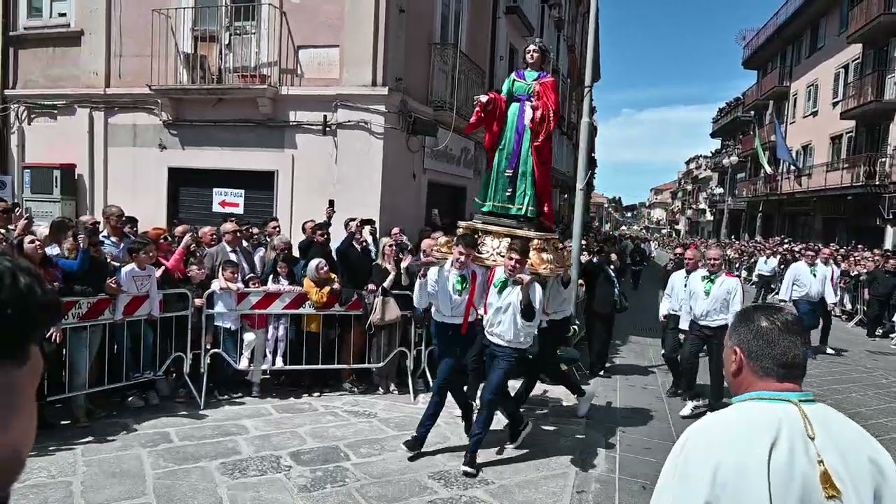 Vibo Valentia Pasqua 2025 AFFRUNTATA SAN GIOVANNI SALE PER LA II^ volta di corsa dalla MADONNA 31/38