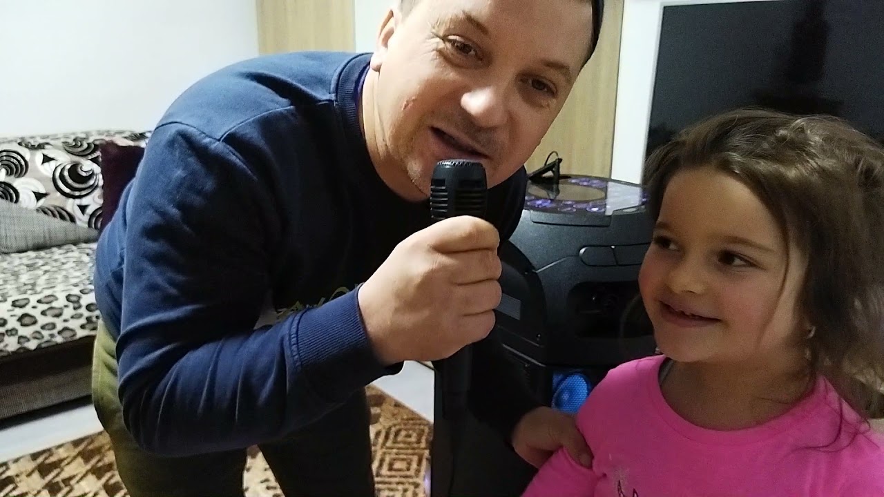 Ce funcții are Boxa mea plus Vă spune poezii fetița mea la microfon😍😍😍
