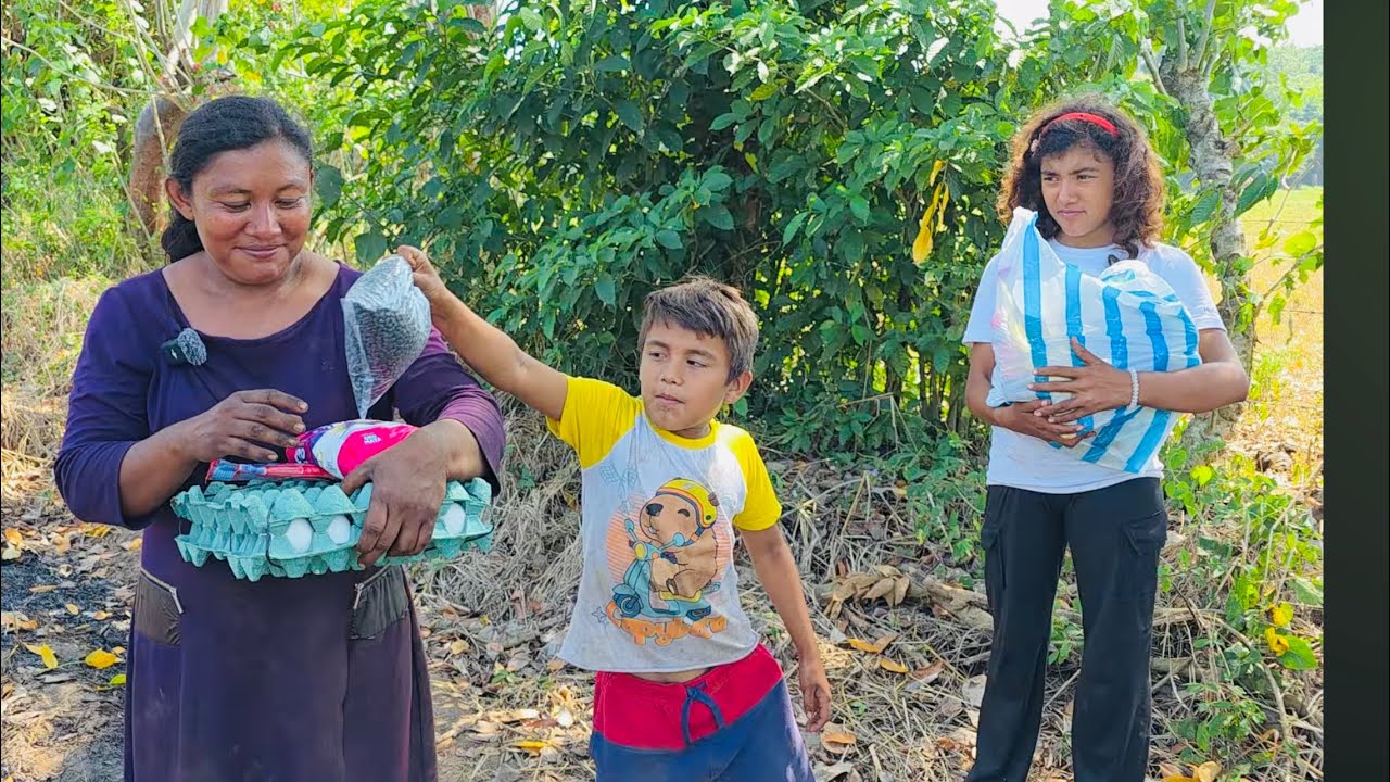 Siguen las Bendiciones Para la Familia, Recibieron Una Despensa 