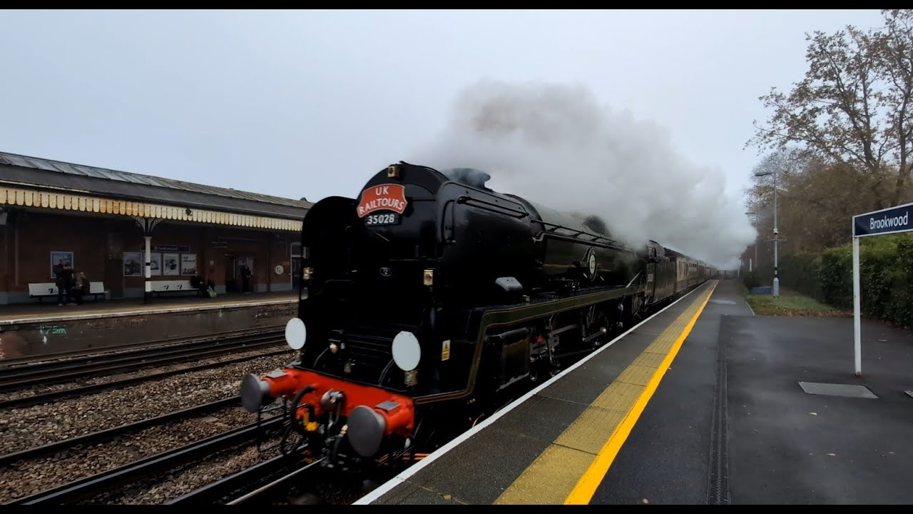 35028 Clan Line | Merchant Navy Class | The Portsmouth Pullman | Brookwood Station | 15th Nov 2025