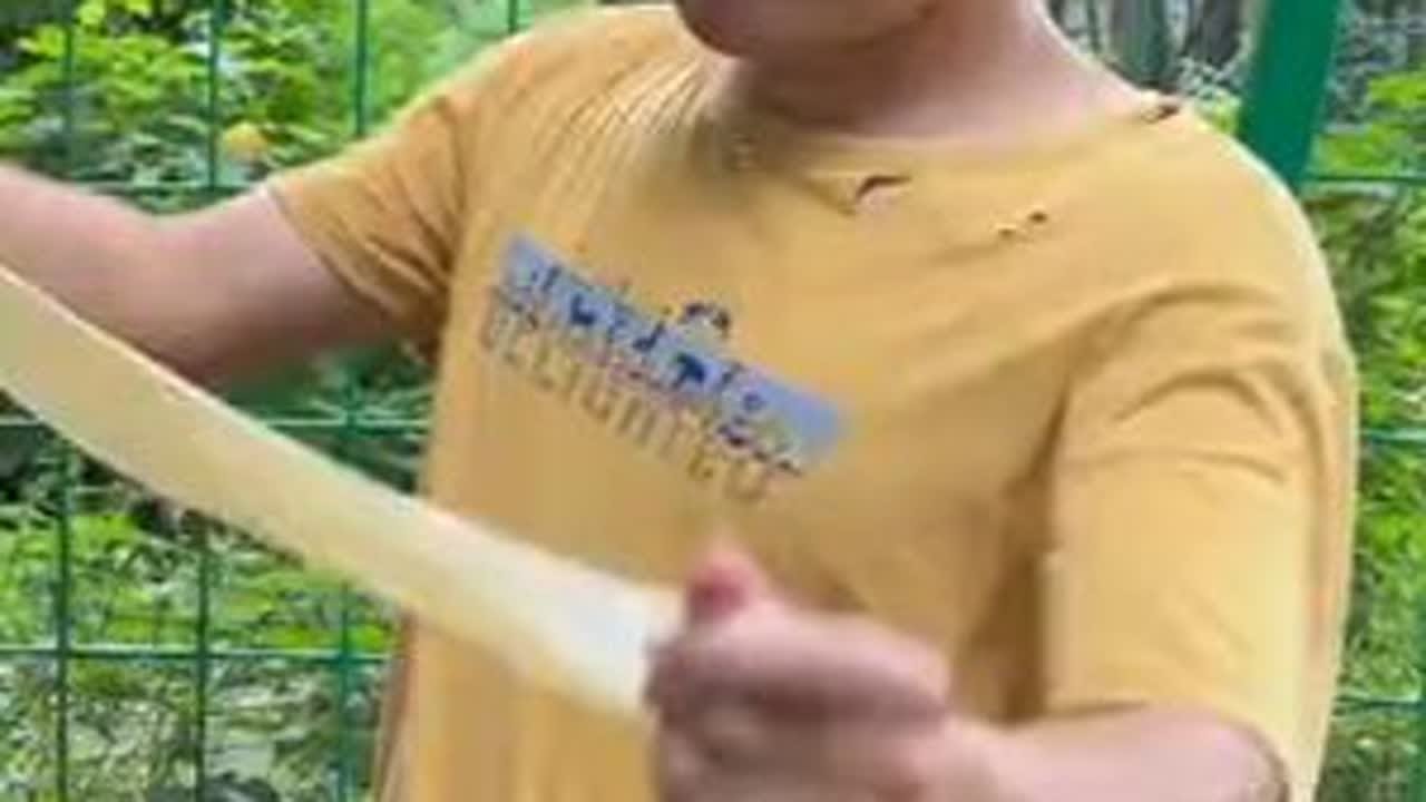 李佳做饭招待客人，没想到婆婆在饭桌上这样做，真是太难堪了