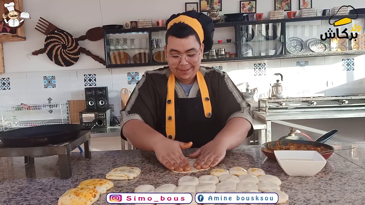 تحضير المسمن على طريقة عامرة في خاوية 🤣 (مسمن الشحمة)