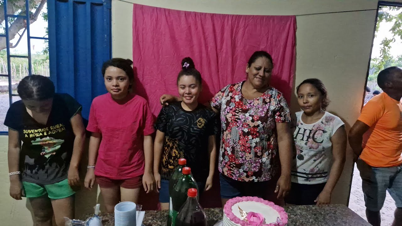 DONA VANUSA DO MORORO SE EMOCIONA COM A SURPRESA 