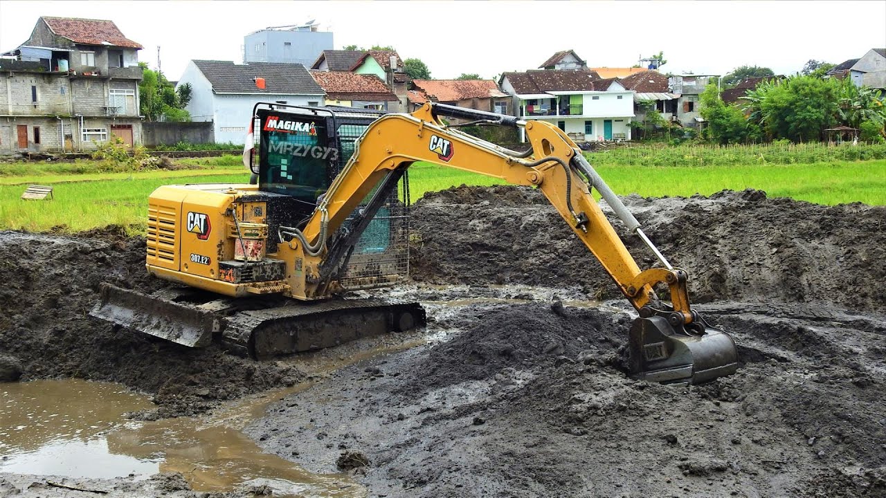 CAT 307 E2 Mini Excavator Digging Deepening A Fish Pond