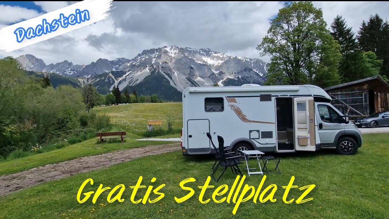 Stellplatz gegen Konsumation. Traumhaft am Fuße des Dachsteins in Österreich. Schau aufs Land