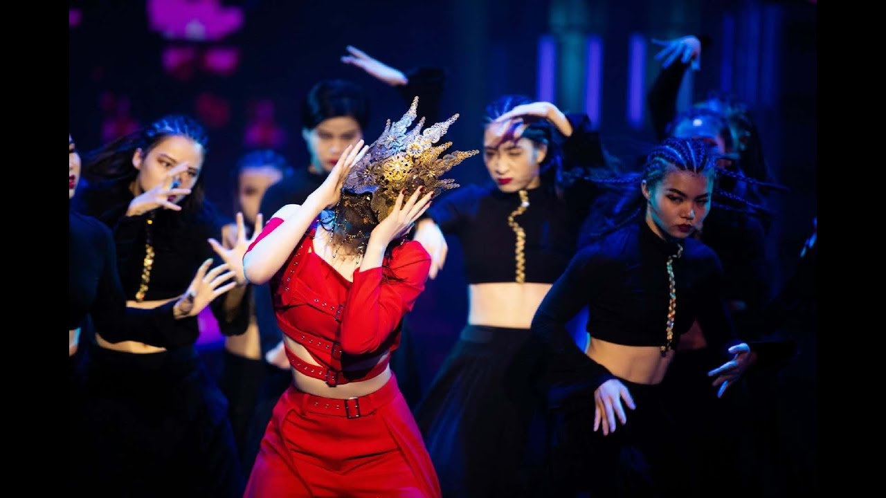 【孟美岐 Meng meiqi Meiqueen】–女王不戴冠，蒙面舞王第一期 舞台全景直拍 第一版