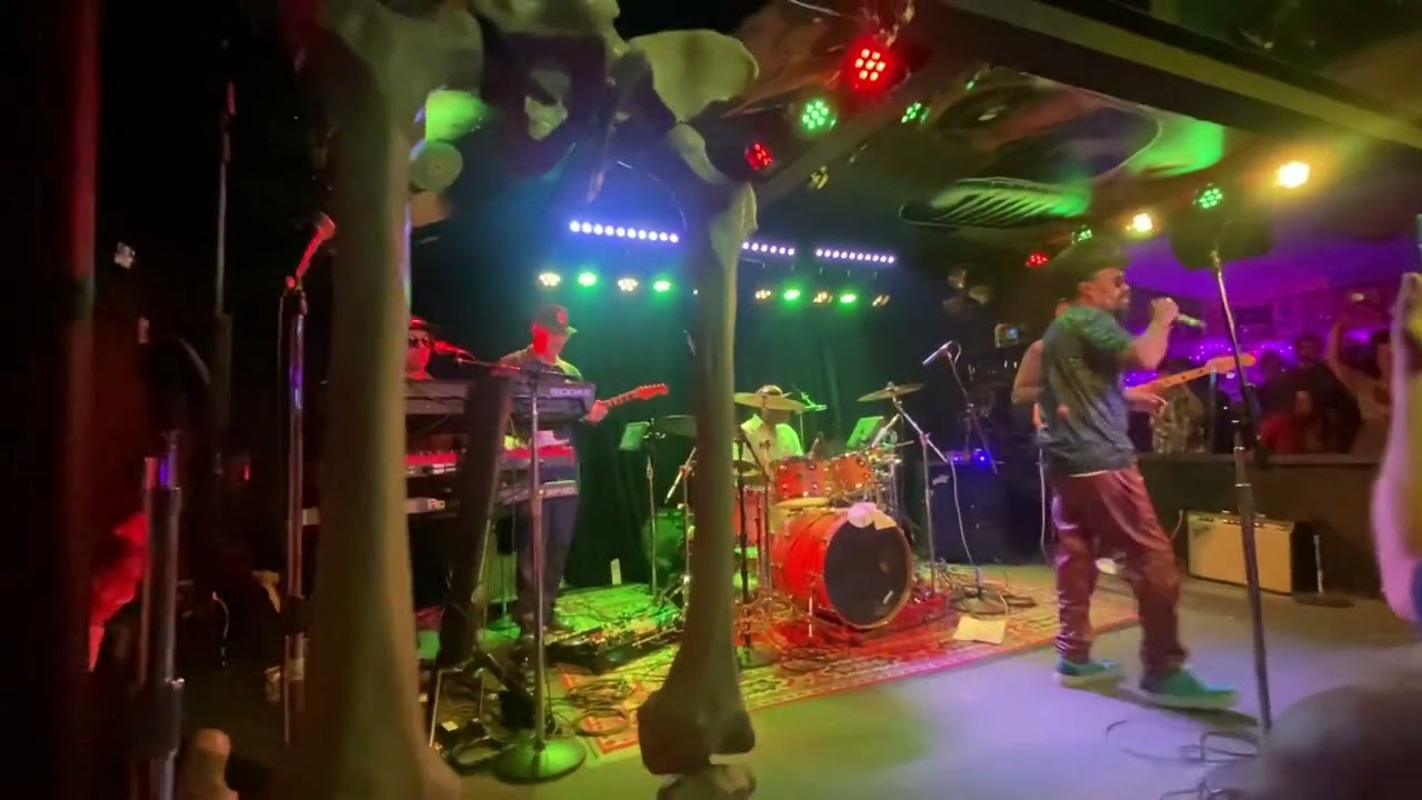 I Love King Selassie (Live)HQ - Mykal Rose (BLACK UHURU)