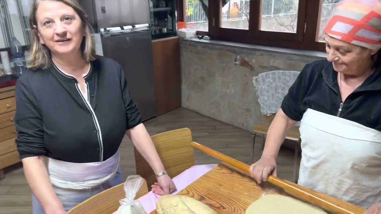 TRADIZIONI - dolce tipico della nostra terra - a pitta mpigliata- a pitta ccu passule