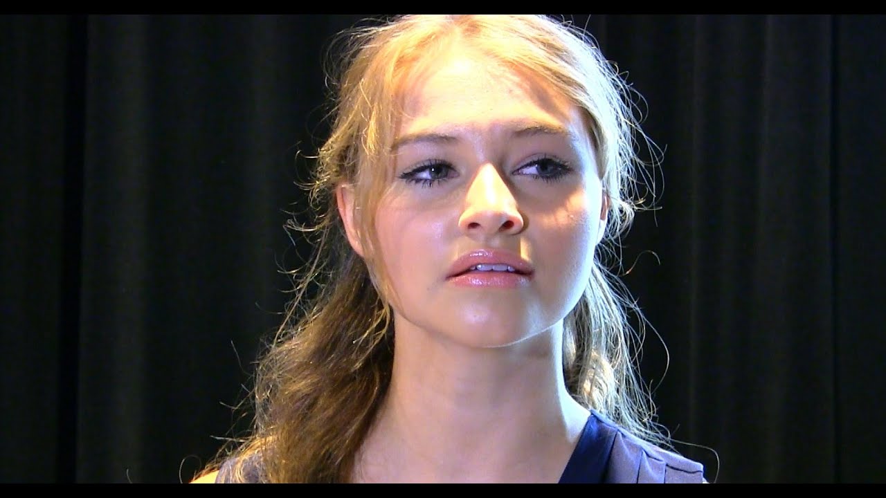 Grease: Vajèn van den Bosch zingt Hopelessly Devoted To You