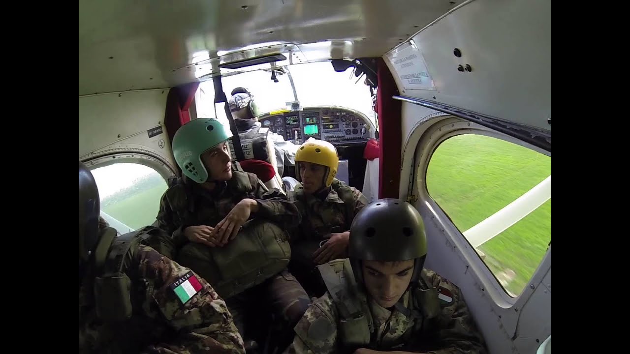 Lancio di brevetto con paracadute militare! - Reggio Emilia