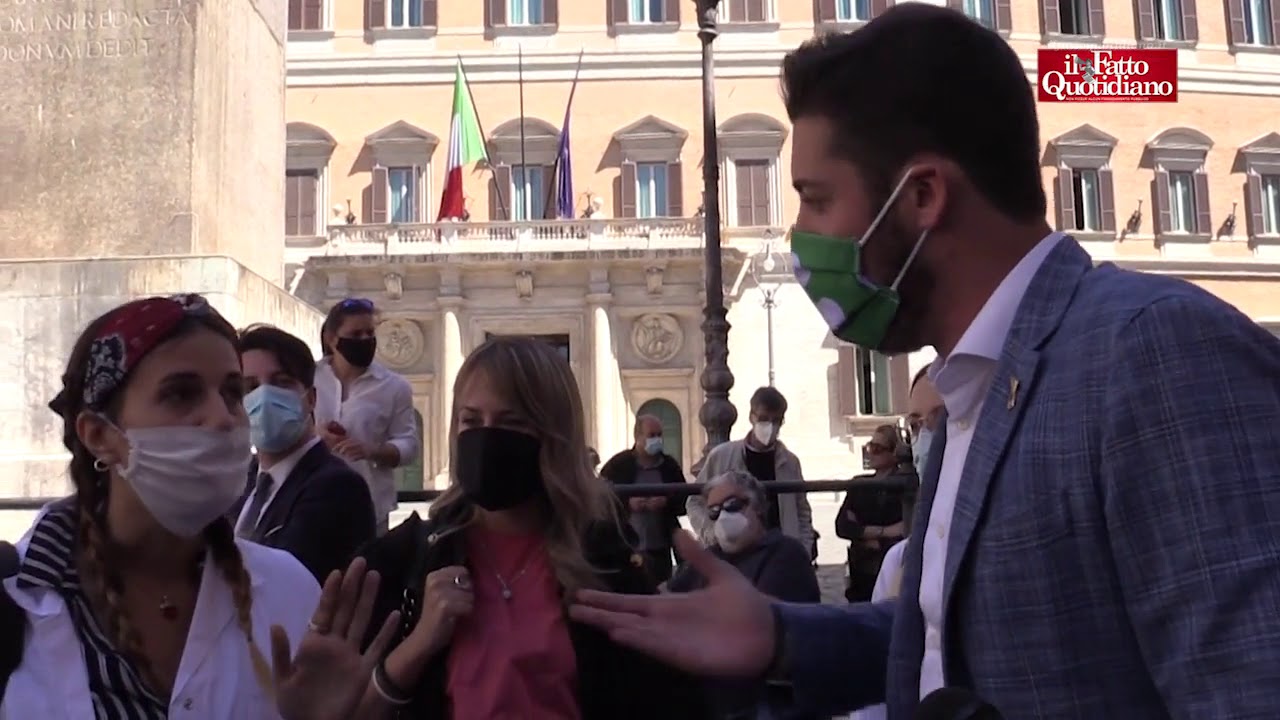 Deputati di Lega e Forza Italia contestati dai medici specializzandi: 