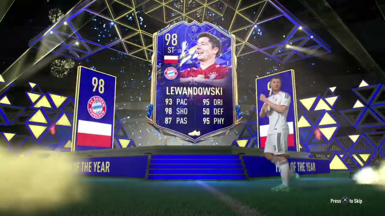 TOTY LEWANDOWSKI IN FIRST PACK FIFA 22