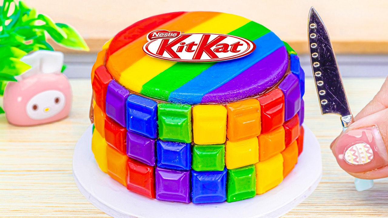 Мини-торт «Радуга» из KitKat 🍫🌈 Увлекательное украшение шоколадом | Мини-выпечка от Amazing Cake