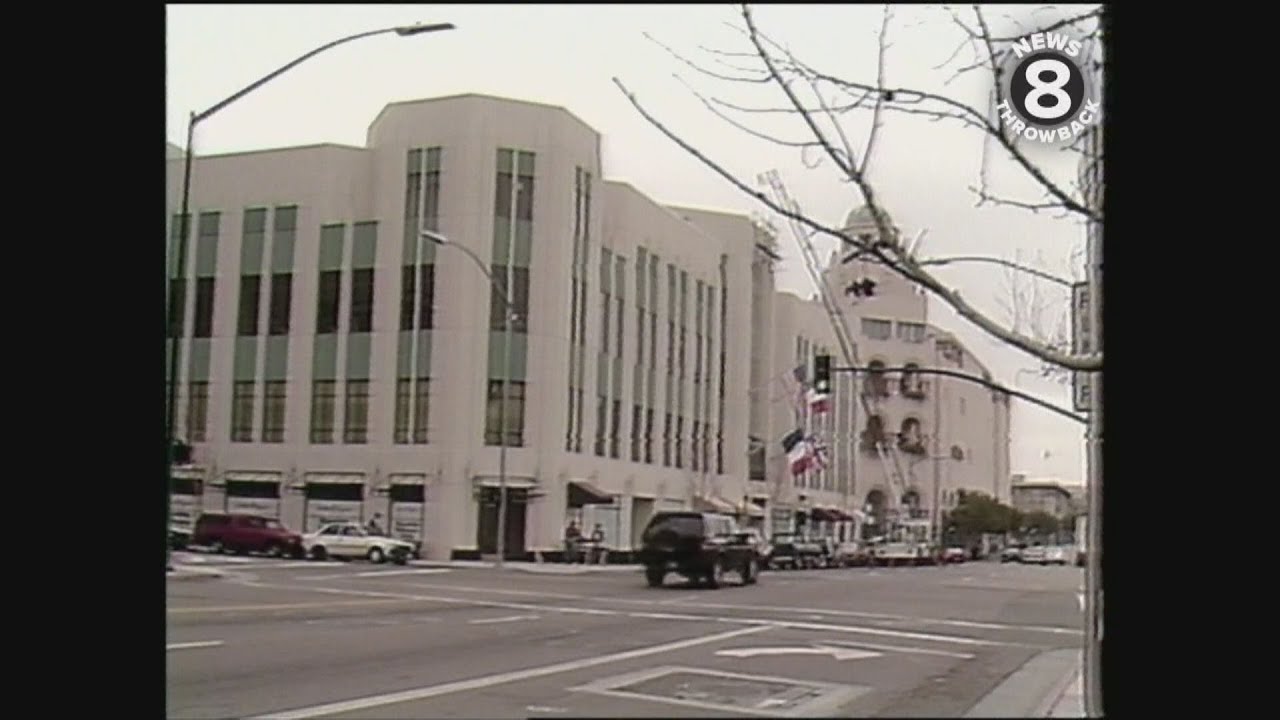 Paladion Shopping Center opens in San Diego in 1992