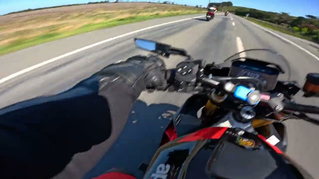 Aprillia tuono V4 factory to fast like a bullet