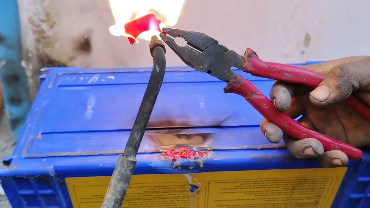 चटकी हुई बैटरी को रिपेयर करें (how to Repair damage battery)