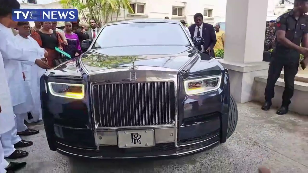 Watch: Former President Goodluck Jonathan Arrives Lekki Home Of Baba Ayo Adebanjo in Lagos